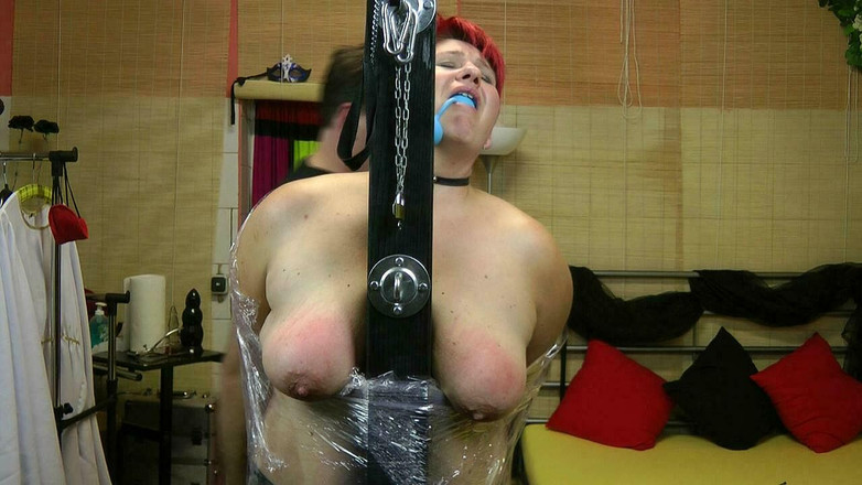 Anna Devot: Annadevot - dibalut dalam kerajang - video dipukul.