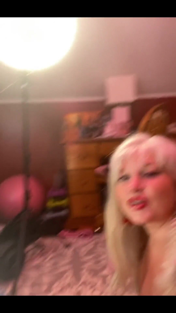 PaintedRose Taboo Femdom Fetish MILF: Cewek semok ini dientot habis-habisan sama besar cowok mesum