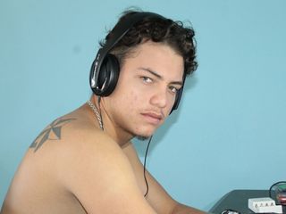 Latino boys porn: लैटिना लड़का घर पर हस्तमैथुन करते हुए