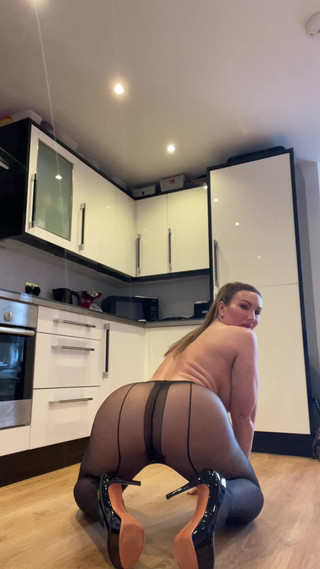 Sophie James: Collant con cucitura joi conto alla sborrata