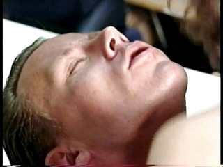 Lucky Cooch: Curvă brunetă care poartă ciorapi este futută atât de tare în...