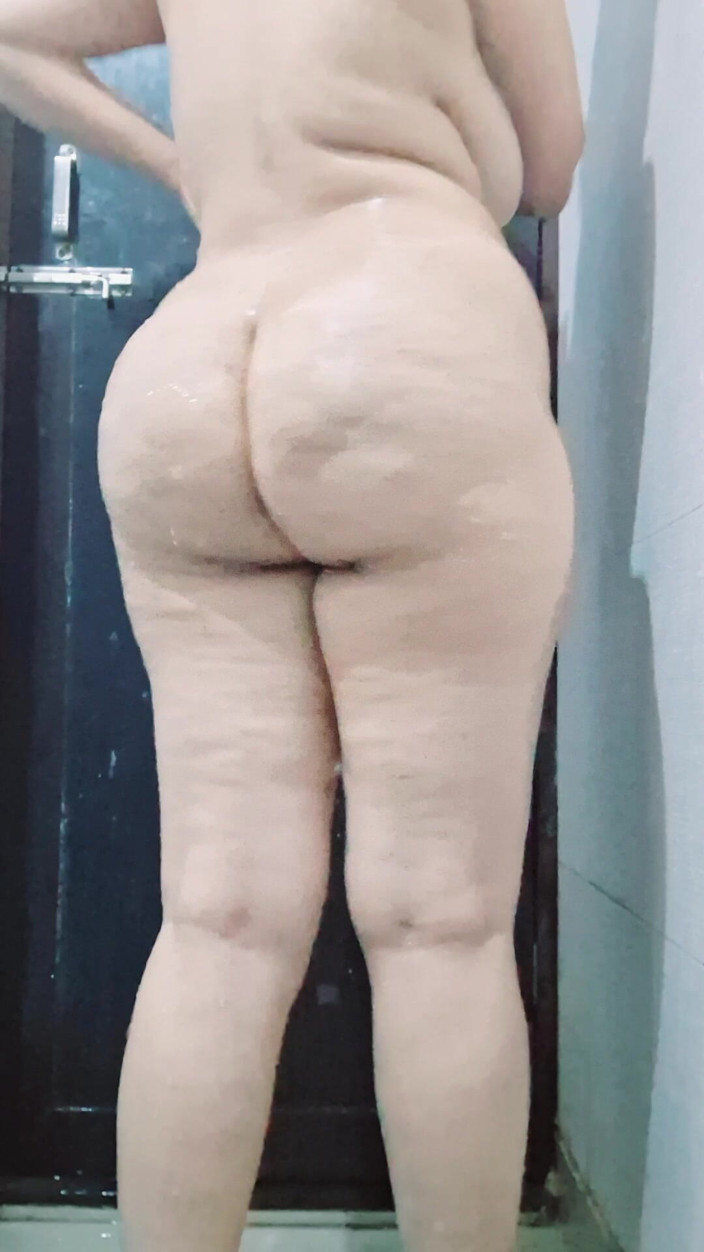 Riyathakur: 인도 아줌마 섹스 18살 욕실 비디오