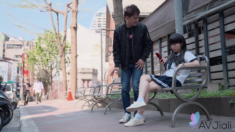 AV Jiali: A Sexy Taiwan Babe Is in the Park and Gets...