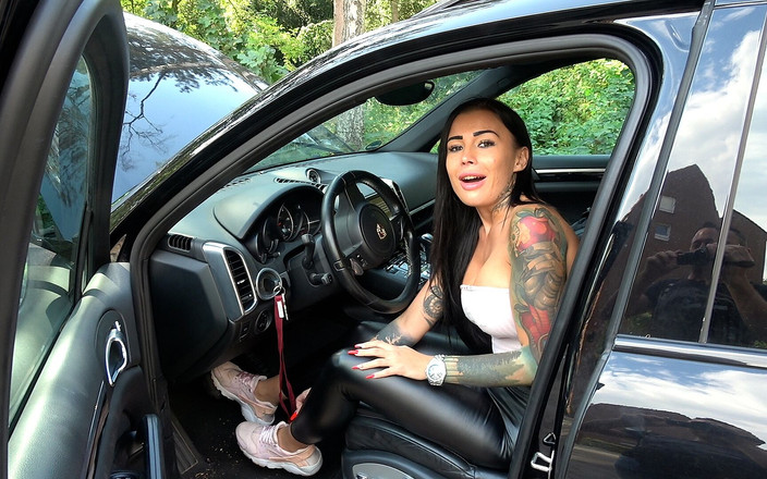 Andy Star: Me fode nua no Suv de luxo