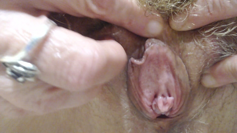 WEBREGINETTA2023: Buceta em primeiro plano, abra o máximo que puder