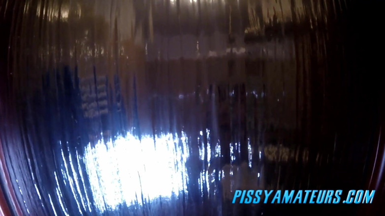 Pissy Amateurs: Mijando no chuveiro em jatos