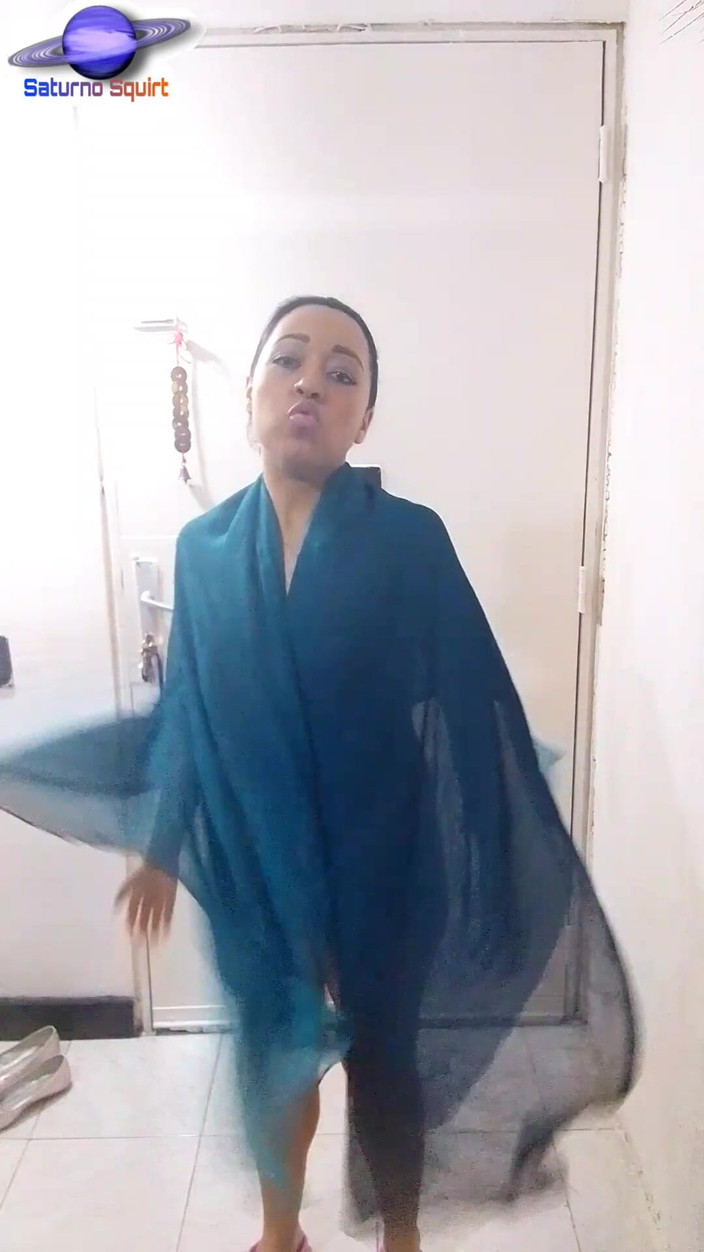 Saturno Squirt: Satürn fışkırtmalı Müslüman bakire prenses ritüel dans ediyor ve sonra öfkeli...