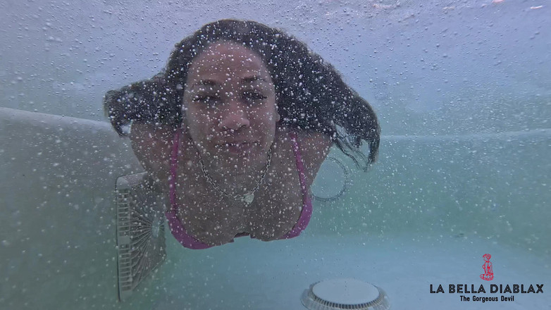 LaBellaDX: Relaxační milf jacuzzi promočená s lofi melodií