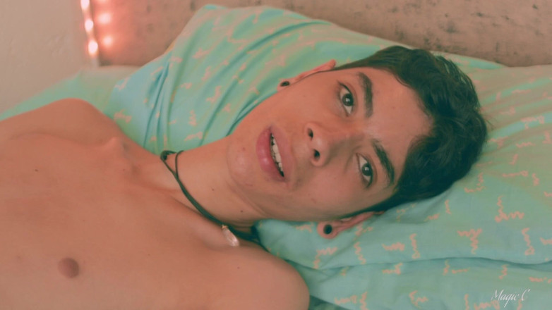 Magic C: Tôi không muốn dậy. Hãy đến giường và trượt dưới vỏ...