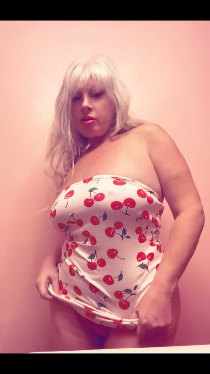 PaintedRose: Penari nakal dan Cherry