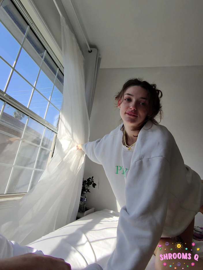 Shrooms Q: 的继兄戴着元眼镜和我一起拍摄性爱录像