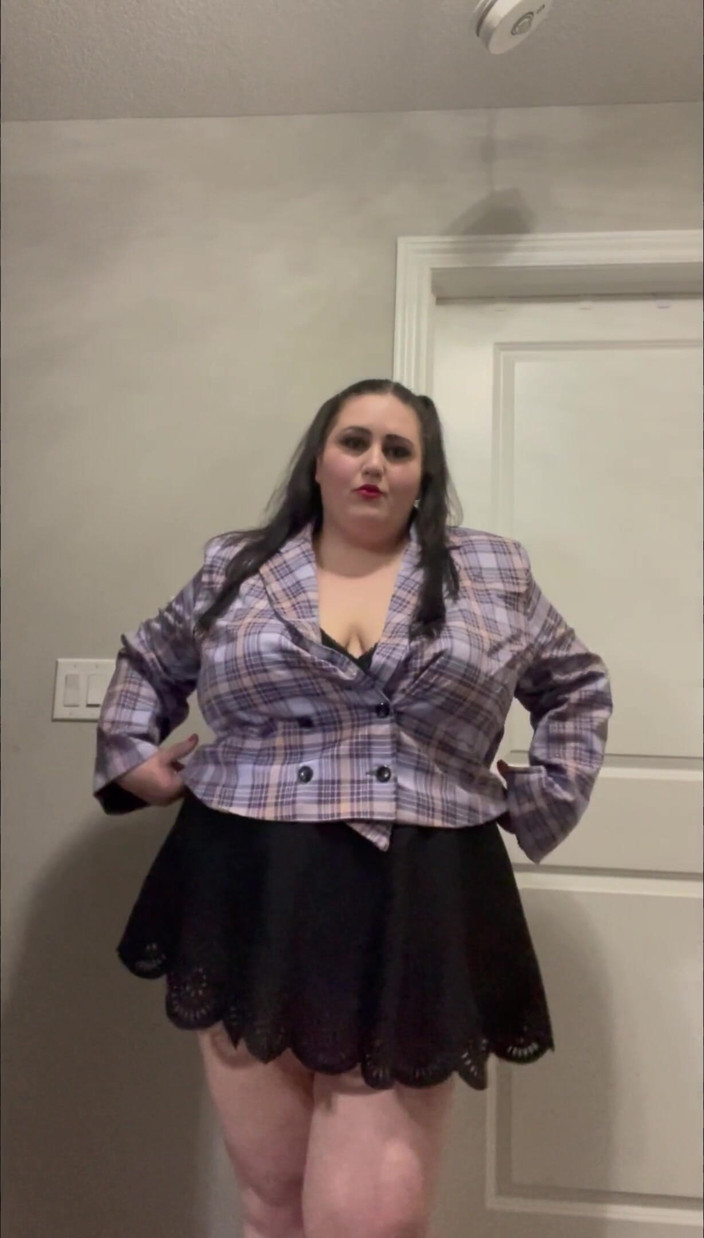 Megzxxxo: BBW/PAWG slut Megzxxxo business slut strip