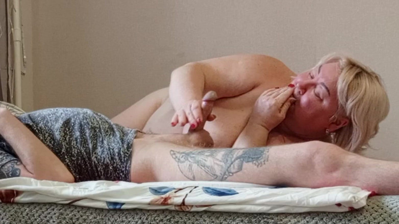 Zona901: Macecha polyká ptáka hluboko a polyká sperma