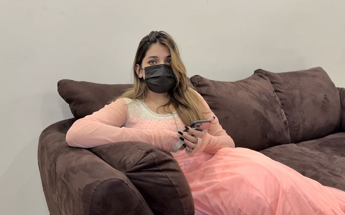 Sarakhan: bedharak sunahre baalon vaali Sara ki uske sautele paapa dvara...