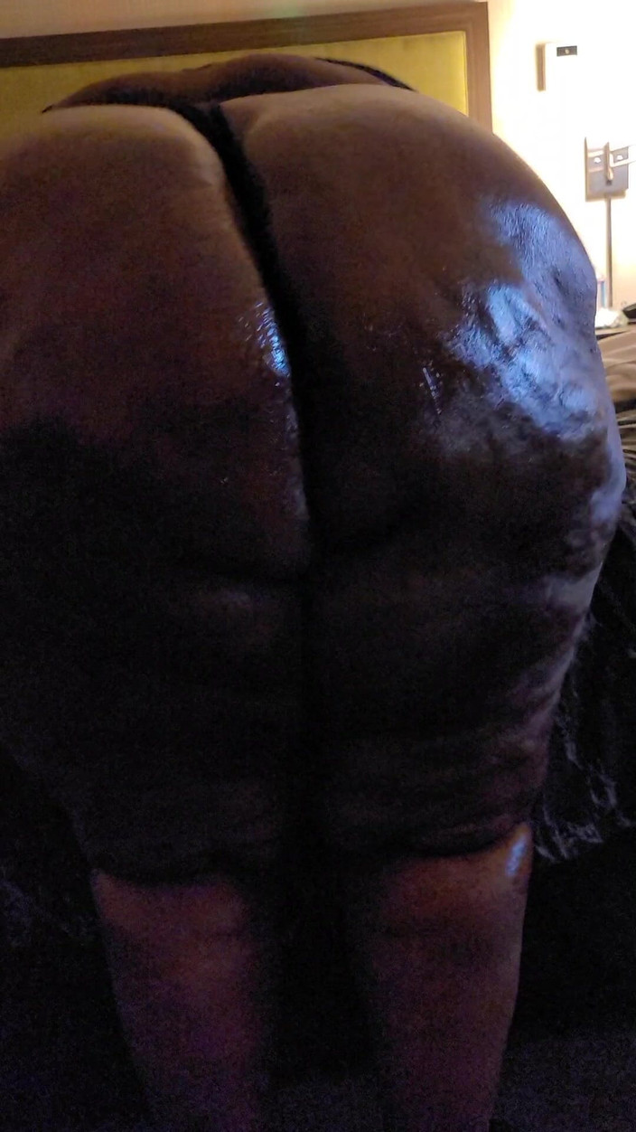 Darhchub69: मेरी गांड हिलाना