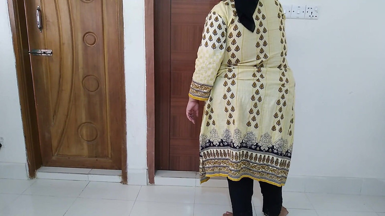 Aria Mia: Tamil cameriera scopata dal proprietario mentre pulisce la casa - sborra...