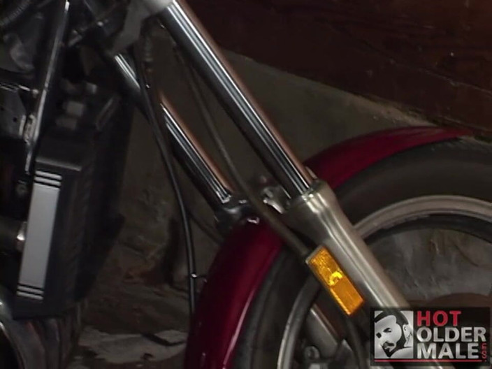 Pantheon men: Kasar &amp; Bersedia: Garaj Grunge