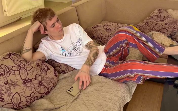 Sandro Jenner: Twink nalákala roztomilého chlapa do místnosti a tvrdě ho ošukala