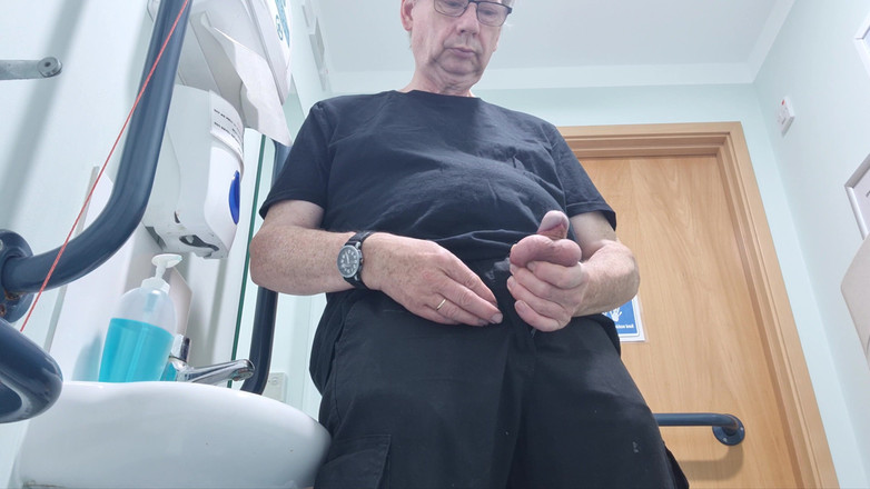 Dirtyoldgit: 한밤중 자위와 화장실 사정