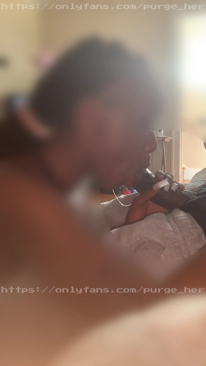 Purge_her: Ледь не спійманий відвідувачем під час смоктання мого члена