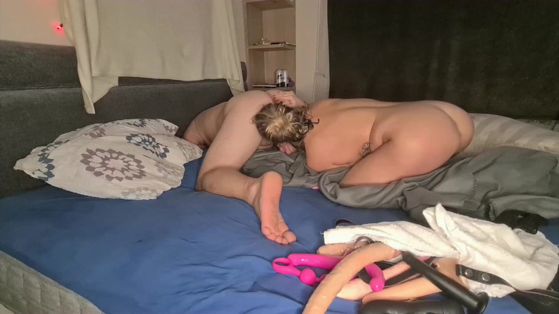 Anal Fetish Couple: वाकई हॉट होममेड चुदाई में शौकिया विकृत सौतेली मम्मी गांड चुदाई का मजा लेती है