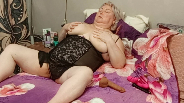 Zona901: 義母がジューシーで肉感のある膣をマスターベーション