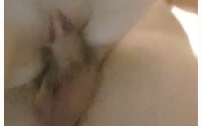 MollyVIP: Můj nadržený chlapec mě tvrdě šuká ve sprše