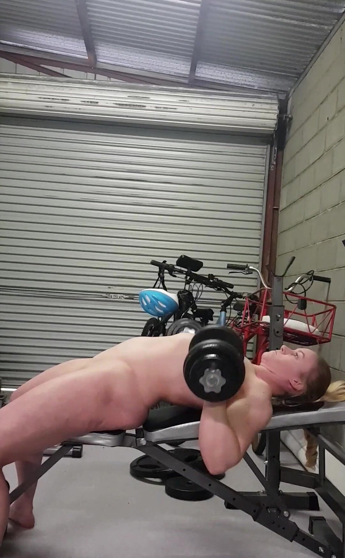 Michellexm: Tập luyện khỏa thân