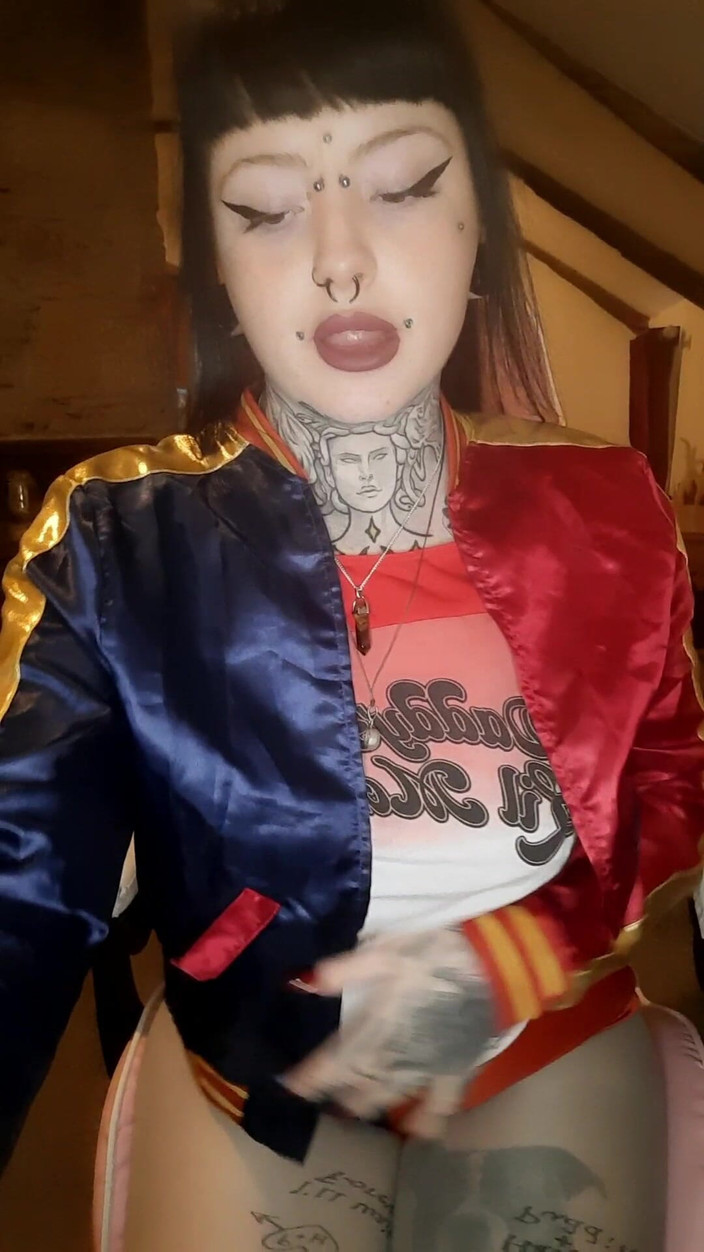 Yourfavecumslut: Harley Quinn suge pula și se fute