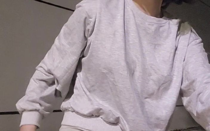 Taiwancdgirl: Анальный секс на улице с огромным дилдо, сперма на трусиках и надень их обратно