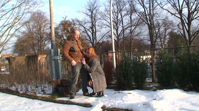 Emma Gold: Outdoor fuck on the train station