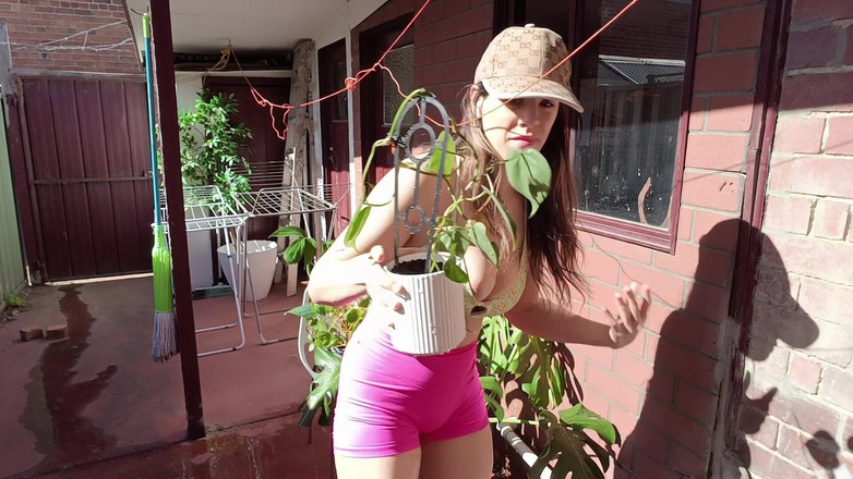 annikarain: Ibu tiri Berkebun Sfw