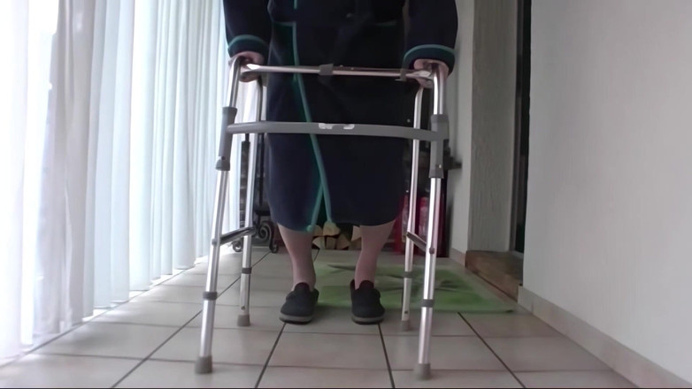 Old & Young: Staré zbabělce! MILFky chtějí být šukané! Soused svádí v spodním prádle...