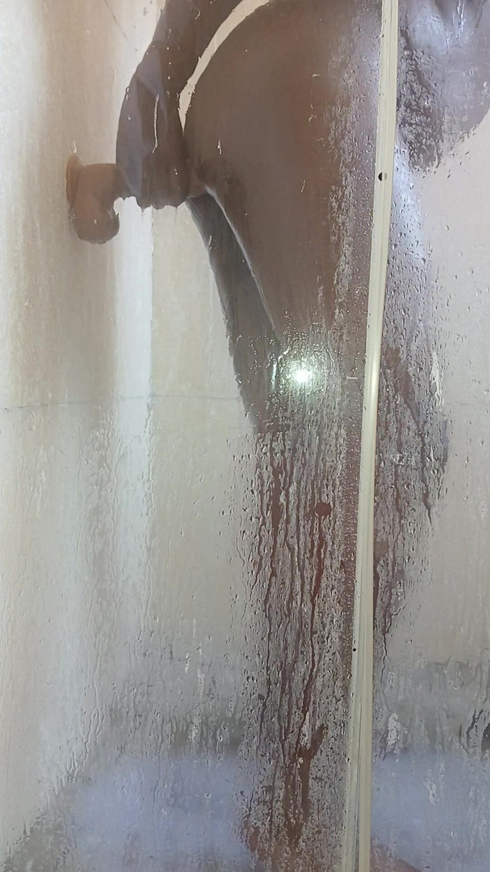 Freaky Leo: Time to Shower with My Toy