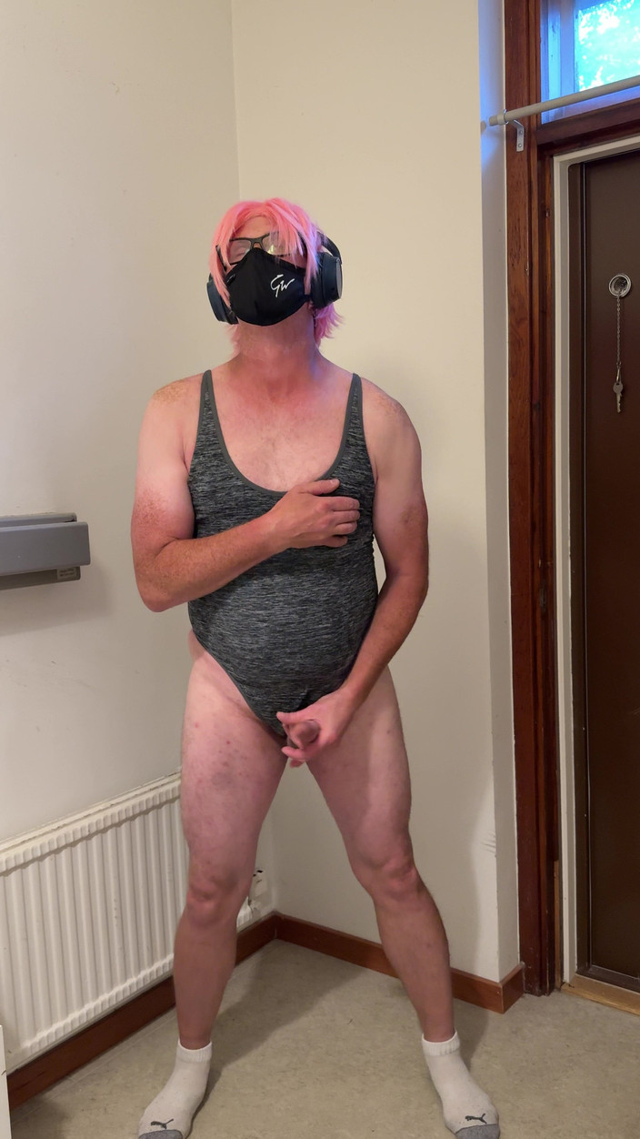 Julia Trans: Trany đánh đòn đít, bi và thủ dâm và xuất tinh cho bố