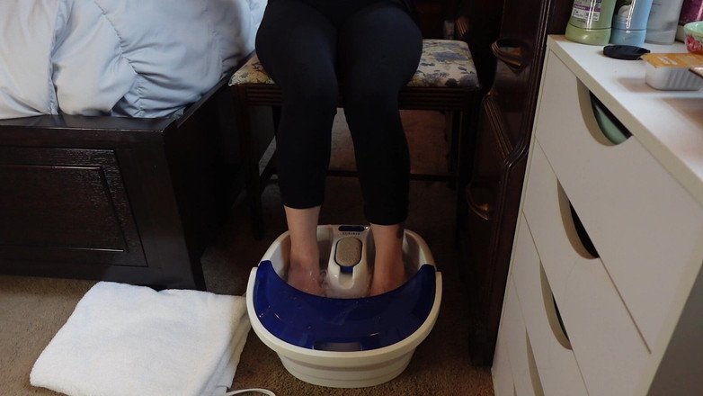 Raven Willow: Sledujte, jak Suds tančí kolem my tiny, unavená chodidla