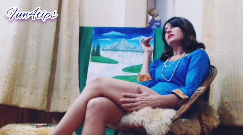 Bolly Karma: 抽烟的热辣宝贝，让你享受。