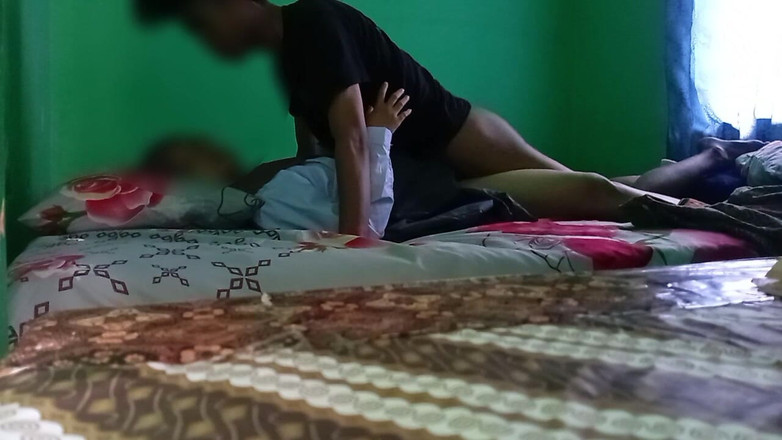 Famly sex: Вирусный студент в хиджабе в комнате его собственной учительницы