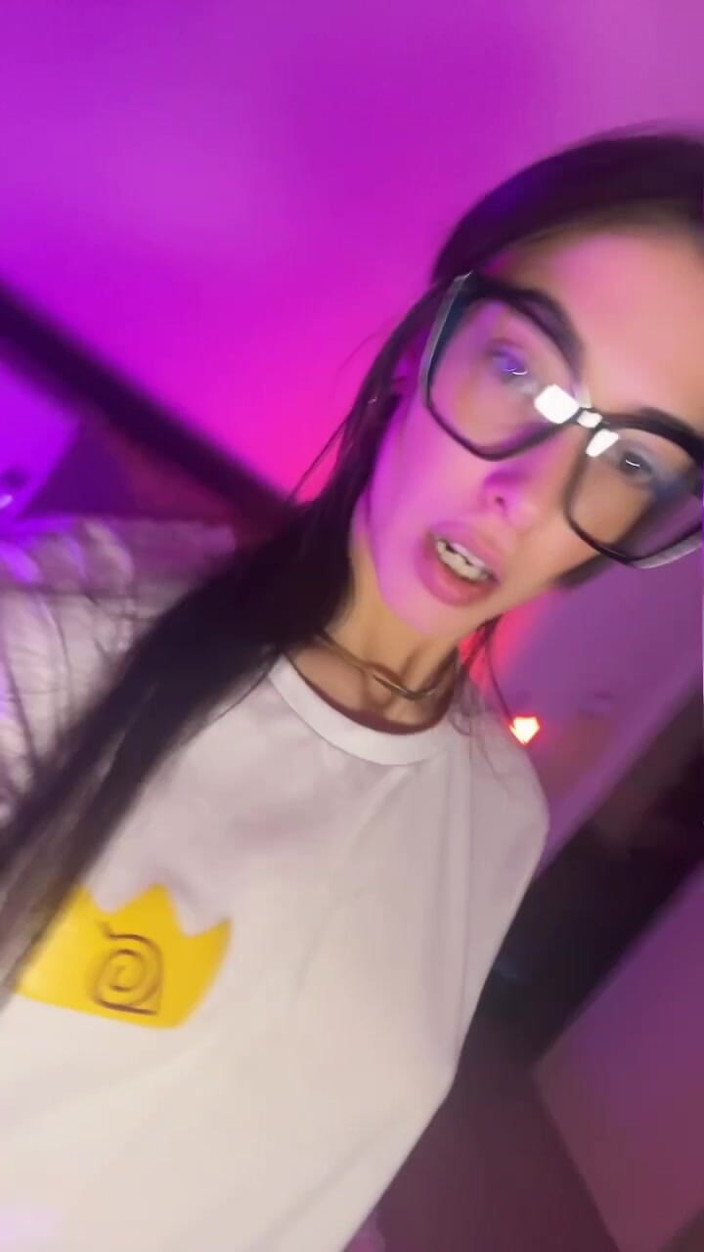 Fans of Sofia Sweetsecrett: Široké tričko, hudba a provokace