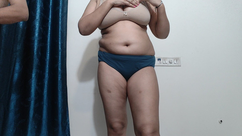 Crystalcouple: Mama vitregă se fute cu iubitul ei în sari indian tradițional