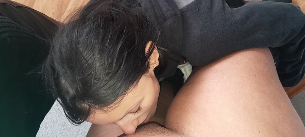 Lesbian-illusion: İki kız arkadaşım malların hızlı teslimatı için bana sıcak bir şekilde...