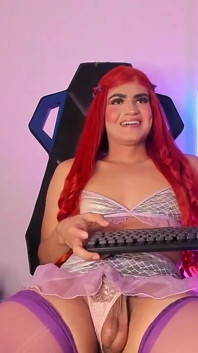Bella and Her Sexy Dance Show off Her Sexy Body