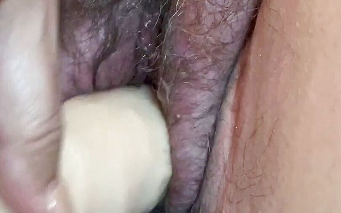 Sex Shaq: Amateur hairy pussy is cuming 3 times with dildo