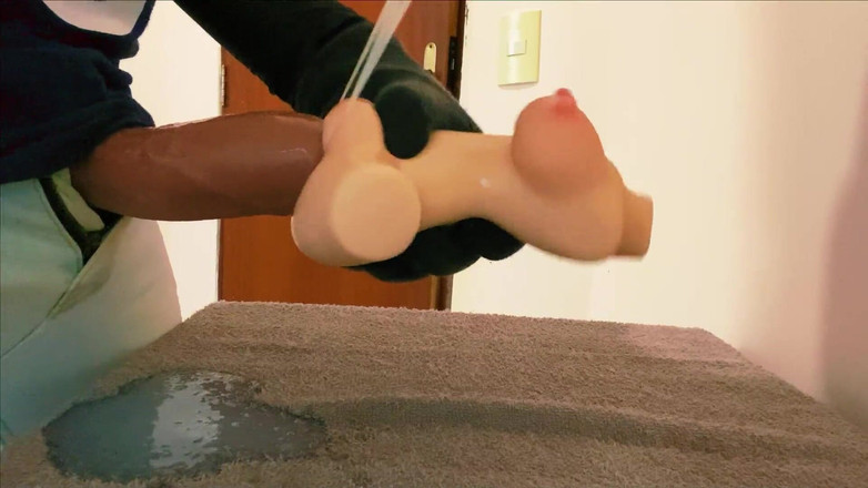 Greedy truck: Cum! Kondom pronikl do mé mini panenky, budu nevlastním otcem...