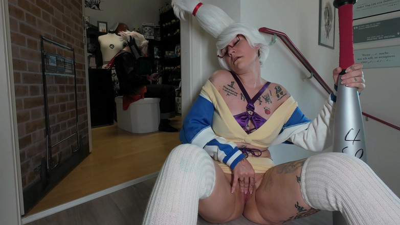 Damagedcosplays: Dandadan Seiko Cosplayer ger Bondaged Okarun en footjob