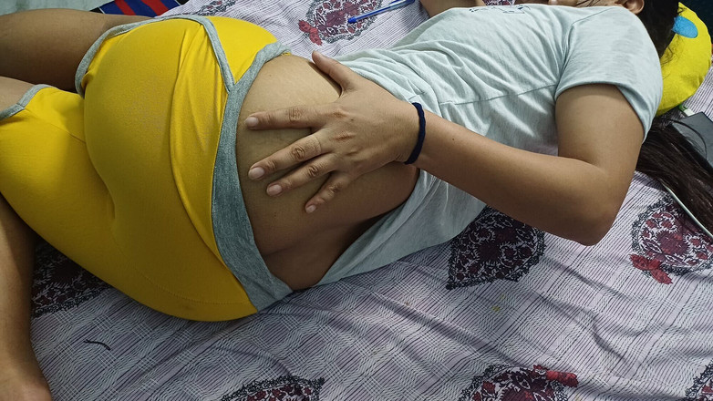 bibiji15: 털이 무성한 보지와 큰 젖꼭지를 가진 소녀