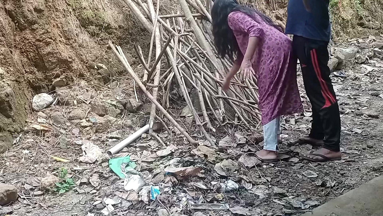 Queenrima: देसी पड़ोसी आंटी की थोड़ी मदद के बदले चुदाई