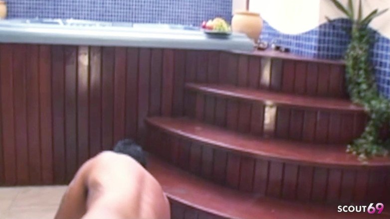 Shemale TS Collection: Une trans latine à gros nichons dans un spa se fait...