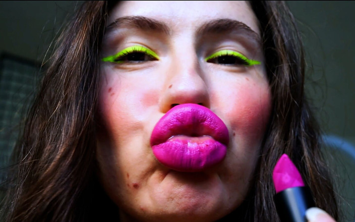 Rarible Diamond: Zlobivá Magenta Rtěnka Polibek plive fetiš líbání