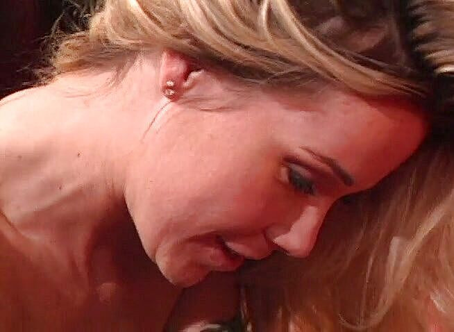 Analiscius: 美女被愤怒的校长性交